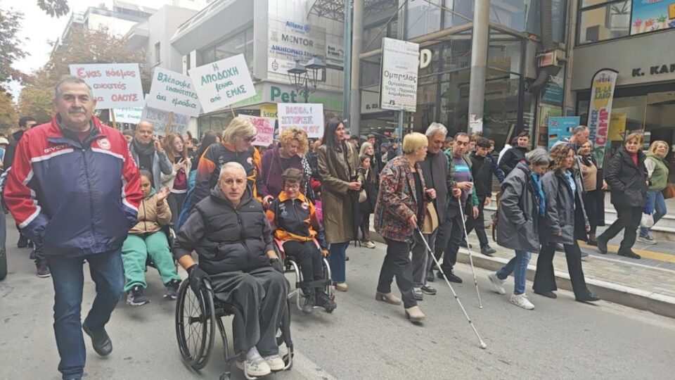 Μια αγκαλιά για όλους: η Παγκόσμια Ημέρα Αναπηρίας στον προαύλιο του Αγίου Νικολάου γίνεται μάθημα ζωής